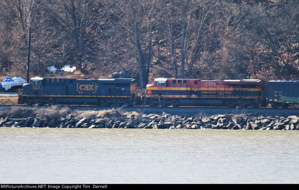 CSX 3219, KCS 4683 on Q409